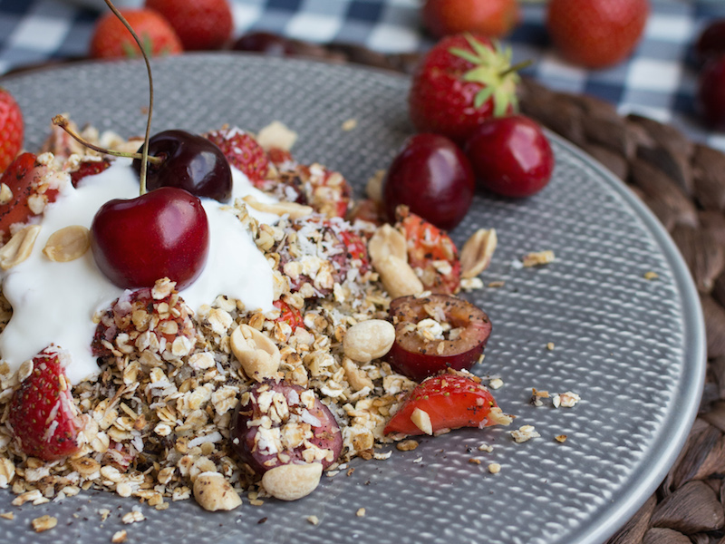 Granola with
cherries and strawberries